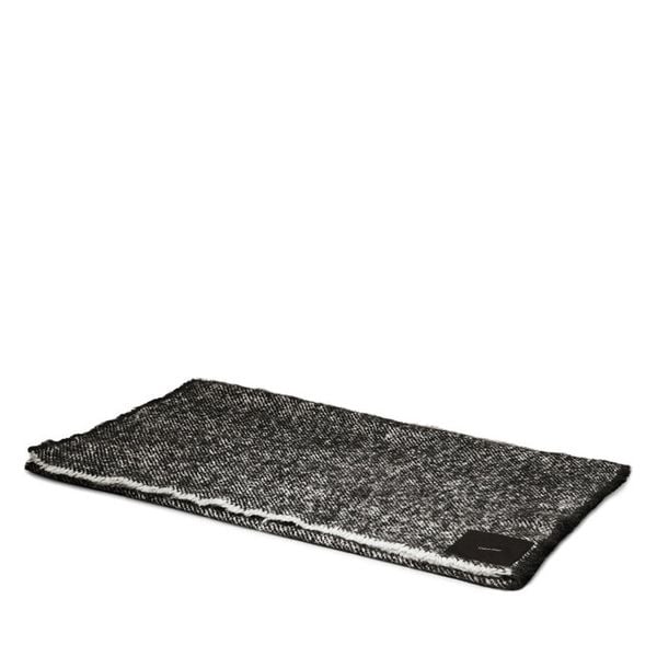 Szalik Calvin Klein. Czarne szaliki damskie Calvin Klein, bez wzorów. Za 295.99 zł.