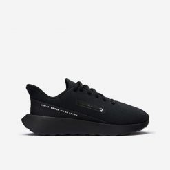 Buty sportowe damskie Decathlon KLNJ Be D. Czarne obuwie sportowe damskie Decathlon, bez wzorów, bez zapięcia, trekkingowe. Za 119.99 zł.