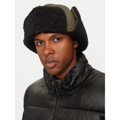 Czapka Woolrich. Brązowe czapki męskie Woolrich, na zimę, bez wzorów. Za 619.99 zł.