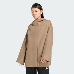 PARKA PRZECIWDESZCZOWA ESSENTIALS. Czarne parki damskie Adidas, l, bez wzorów, z materiału, bez kaptura. Za 439.00 zł.