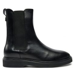 Sztyblety Calvin Klein. Czarne botki damskie Calvin Klein, bez wzorów, bez obcasa, na płaskiej podeszwie, bez zapięcia. Za 809.99 zł.