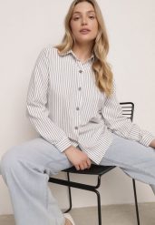 Biała Klasyczna Koszula z Bawełną w Paski Zapinana na Ozdobne Guziki Doriareida. Białe koszule damskie Born2be, m, bez wzorów, z bawełny, eleganckie, bez kołnierzyka, bez ramiączek. Za 69.99 zł.