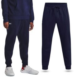 Spodnie dresowe męskie UNDER ARMOUR Rival Fleece joggery. Niebieskie spodnie sportowe męskie Under Armour, m, bez wzorów, z dresówki, na fitness i siłownię. W wyprzedaży za 163.50 zł.