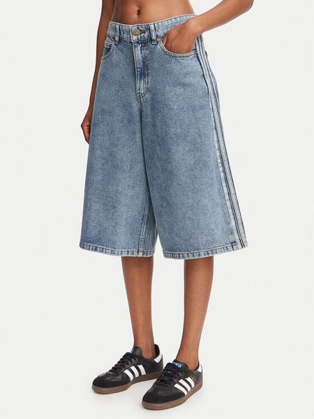 Adidas Bermudy KQ6478 Niebieski Oversize. Niebieskie szorty damskie Adidas, bez wzorów, z bawełny. Za 299.99 zł.