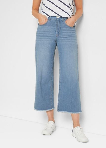 Jeansy 7/8, wide fit. Niebieskie jeansy damskie bonprix, bez wzorów, z jeansu. Za 94.99 zł.