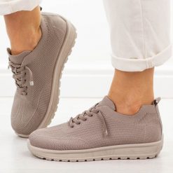 Fango sportowe buty damskie News 231. Brązowe obuwie sportowe damskie NEWS, na lato, bez wzorów, z dresówki, bez zapięcia, trekkingowe. Za 129.00 zł.