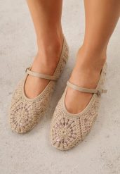 Ciemnobeżowe Plecione Balerinki Boho w Stylu Mary Jane z Siateczki Raithea. Brązowe balerinki damskie Renee, w ażurowe wzory, boho, z okrągłym noskiem, bez obcasa, bez zapięcia. Za 89.99 zł.