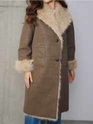 Długi płaszcz z ocieplanym futerkiem - brązowy. Brązowe płaszcze damskie Sinsay, l, bez wzorów, bez kołnierzyka, bez kaptura. Za 159.99 zł.