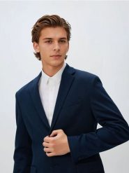 Marynarka slim fit - granatowy. Niebieskie garnitury męskie Reserved, l, bez wzorów, z dzianiny, bez kołnierzyka, bez ramiączek. Za 259.99 zł.