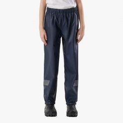 Spodnie przeciwdeszczowe Junior Swedemount Väderöarna Pants wodoodporne. Czarne spodnie sportowe damskie SWEDEMOUNT, na lato, bez wzorów, z tkaniny, sportowe, trekkingowe. Za 169.99 zł.