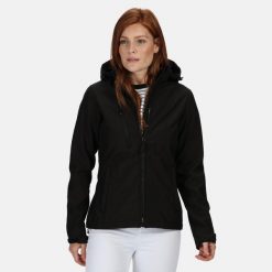 Kurtka Softshellowa Damska Membrana Trójwarstwowa Venturer. Czarne kurtki sportowe damskie Regatta, xl, bez wzorów, z materiału, bez ramiączek, z kapturem, trekkingowe. Za 265.99 zł.