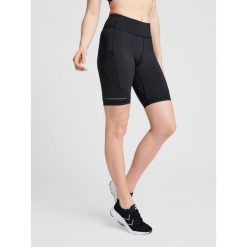 Damskie buty z wysokim stanem Newline Hw sprinter. Czarne szorty damskie Newline, bez wzorów, sportowe, z podwyższonym stanem. Za 234.00 zł.