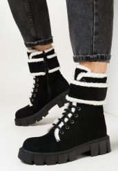 Czarne Botki Workery z Futrzanymi Lamówkami Lolis. Czarne botki damskie Born2be, bez wzorów, z futra, bez obcasa, na płaskiej podeszwie, bez zapięcia. Za 74.99 zł.