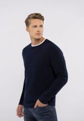 Bawełniany sweter S-BRADY. Niebieskie swetry męskie Volcano, l, z aplikacjami, z bawełny, klasyczne, bez kołnierzyka, bez ramiączek. Za 159.99 zł.