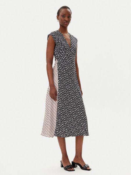 Marella Sukienka letnia Scopa 2513221362200 Czarny Regular Fit. Czarne sukienki damskie Marella, na lato, bez wzorów, z wiskozy, bez kołnierzyka, bez ramiączek. Za 539.99 zł.