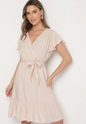 Beżowa Wiskozowa Sukienka z Kopertowym Dekoltem i Paskiem Aurenelle. Brązowe sukienki damskie Born2be, na co dzień, na lato, l, bez wzorów, z jeansu, eleganckie, bez kołnierzyka, bez ramiączek, midi, dopasowane. Za 54.99 zł.