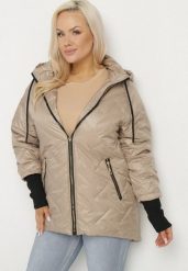 Ciemnobeżowa Kurtka Pikowana z Odpinanym Kapturem z Dłuższym Tyłem Rivselia. Brązowe kurtki damskie Born2be, na zimę, plus size, z aplikacjami, plus size. Za 169.99 zł.