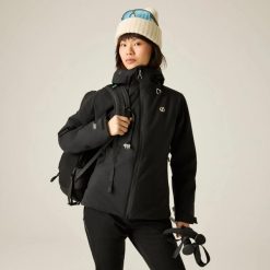 Damska wodoodporna kurtka Torrek Blaze II. Czarne kurtki sportowe damskie Dare 2B, na zimę, bez wzorów, z materiału, bez ramiączek, z kapturem, outdoorowe. Za 494.50 zł.