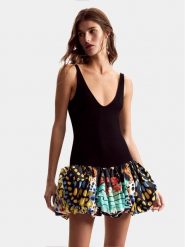 Desigual Sukienka koktajlowa Sparckler Lacroix 26SWVK11 Czarny Slim Fit. Czarne sukienki damskie Desigual, l, bez wzorów, z bawełny, wizytowe, bez kołnierzyka, bez ramiączek. Za 809.99 zł.