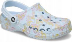 Crocs Damskie Lekkie Klapki Chodaki Baya Seasonal Printed Clog 39-40. Niebieskie klapki damskie Crocs, na lato, bez wzorów, z materiału, biznesowe, bez obcasa, bez zapięcia. Za 179.99 zł.