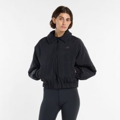 Kurtka damska New Balance WJ61D8YXBK ​– czarna. Czarne kurtki sportowe damskie New Balance, na wiosnę, s, bez wzorów, z bawełny, bez ramiączek, bez kaptura. Za 519.99 zł.