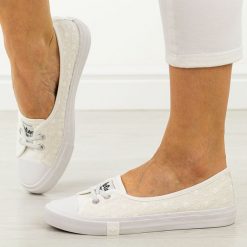 Białe tenisówki damskie Lee Cooper 3447. Białe balerinki damskie Lee Cooper, bez wzorów, z tkaniny, bez zapięcia. Za 149.00 zł.