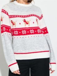 Sweter z motywem świątecznym - wielobarwny. Swetry nierozpinane damskie Sinsay, l, bez wzorów, wizytowe, bez kołnierzyka, bez ramiączek. Za 69.99 zł.