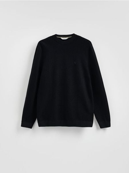 Sweter z domieszką lyocellu - czarny. Czarne swetry męskie Reserved, l, bez wzorów, z dzianiny, bez kołnierzyka, bez ramiączek. Za 129.99 zł.