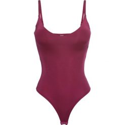 Body ze stringami bonprix czerwony rododendron. Fioletowe body bonprix, bez wzorów. Za 21.99 zł.
