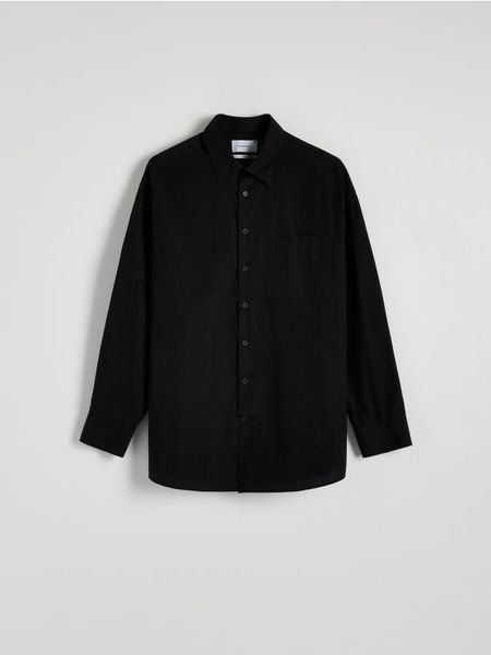 Koszula boxy z bawełny egipskiej - czarny. Czarne koszule męskie Reserved, l, bez wzorów, z bawełny, bez kołnierzyka, bez ramiączek. W wyprzedaży za 49.99 zł.