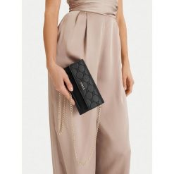 Torebka MEXX. Czarne torebki do ręki damskie Mexx, bez wzorów, bez dodatków. Za 129.99 zł.