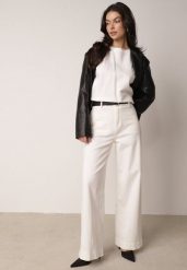 Białe Szerokie Jeansy z Bawełny z Wysokim Stanem Jyneli. Białe jeansy damskie Born2be, bez wzorów, z bawełny, biznesowe, z podwyższonym stanem. Za 129.99 zł.