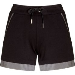 Szorty EA7 EMPORIO ARMANI. Czarne szorty damskie EA7 Emporio Armani, bez wzorów, z tkaniny. W wyprzedaży za 264.00 zł.