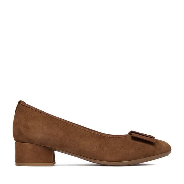 Czółenka Lasocki. Brązowe czółenka damskie Lasocki, bez wzorów, bez obcasa, bez zapięcia. Za 229.99 zł.