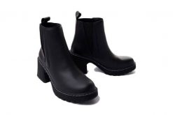 ARTIKER RELAKS 51C0298 czarny, botki damskie. Czarne botki damskie Artiker Relaks, na zimę, bez wzorów, ze skóry, bez obcasa, bez zapięcia. Za 394.90 zł.