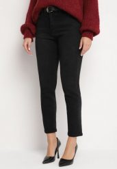 Czarne Jeansy o Kroju Mom Fit z Wysokim Stanem i Dodatkowym Paskiem Senithiel. Czarne jeansy damskie Born2be, z aplikacjami, z bawełny, eleganckie, z podwyższonym stanem, długie. Za 109.99 zł.