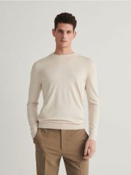 Wiskozowy sweter - pastelowy róż. Czerwone swetry męskie Reserved, l, bez wzorów, z dzianiny, bez kołnierzyka, bez ramiączek. W wyprzedaży za 39.99 zł.