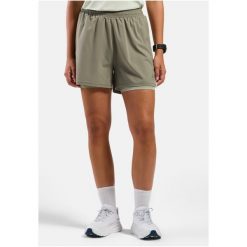 Spodenki damskie Odlo ESSENTIAL 4 INCH 2-in-1 short. Brązowe szorty damskie ODLO, bez wzorów. W wyprzedaży za 242.99 zł.