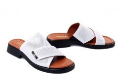 Artiker Relaks 58C2791 biały, klapki damskie. Białe klapki damskie Artiker Relaks, na lato, bez wzorów, bez obcasa, bez zapięcia. Za 219.90 zł.