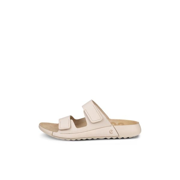 Kobiece klapki na koturnie Ecco Cozmo Strap. Brązowe klapki damskie ecco, bez wzorów, z materiału, bez obcasa, na koturnie, bez zapięcia. Za 428.45 zł.