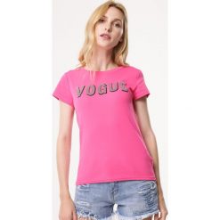 Fuksjowy T-shirt Radicalise. T-shirty damskie Born2be, l, bez wzorów, z jeansu, bez kołnierzyka, bez ramiączek. Za 29.99 zł.