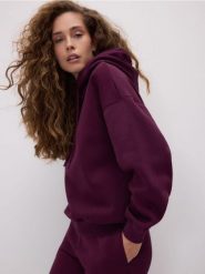 Gładka bluza z bawełną - ciemnofioletowy. Fioletowe bluzy damskie Reserved, l, bez wzorów, z bawełny, bez ramiączek, bez kaptura. W wyprzedaży za 99.99 zł.