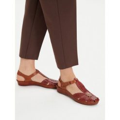 Sandały Pikolinos. Czerwone sandały damskie Pikolinos, bez wzorów, bez obcasa, na płaskiej podeszwie, bez zapięcia. Za 409.99 zł.