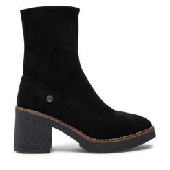 Botki Refresh. Czarne botki damskie Refresh, bez wzorów, bez obcasa, na słupku, bez zapięcia. Za 239.99 zł.