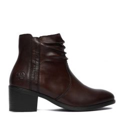 Botki Rieker. Brązowe botki damskie Rieker, bez wzorów, bez obcasa, na słupku, bez zapięcia. Za 449.99 zł.