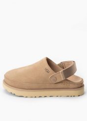 UGG Goldenstar Clog Klapki damskie. Brązowe klapki damskie UGG, bez wzorów, bez obcasa, bez zapięcia. Za 589.99 zł.