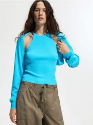 Krótki sweter z wiskozą - jasnoniebieski. Niebieskie swetry nierozpinane damskie Reserved, l, bez wzorów, z dzianiny, bez kołnierzyka, bez ramiączek. Za 99.99 zł.
