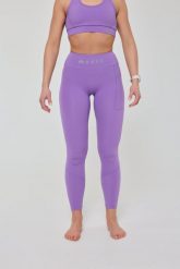 Legginsy Infinite z wysokim stanem - Fioletowe. Fioletowe legginsy damskie OOSC, bez wzorów, z materiału. Za 245.99 zł.