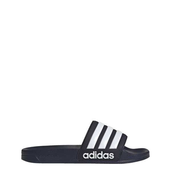 Klapki basenowe Adilette Shower Slides. Białe klapki damskie Adidas, bez wzorów, z gumy, sportowe, bez obcasa, bez zapięcia. Za 119.00 zł.