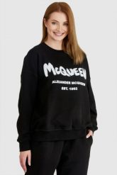 ALEXANDER MCQUEEN Czarna bluza damska z logo. Czarne bluzy damskie alexander mcqueen, s, bez wzorów, z bawełny, biznesowe, bez ramiączek, bez kaptura. W wyprzedaży za 1,199.99 zł.